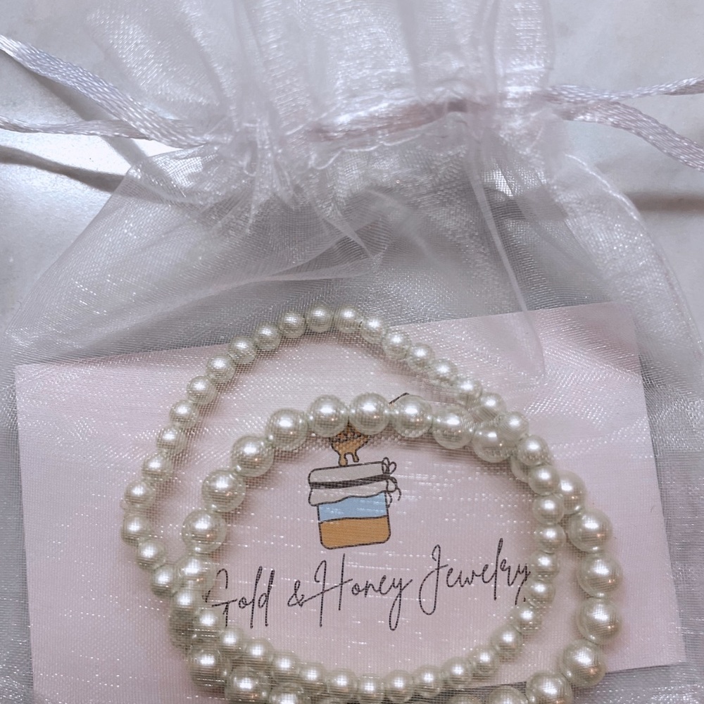 Pearl stackable bracelet from Gold and Honey jewelry - Picture 5 of 9